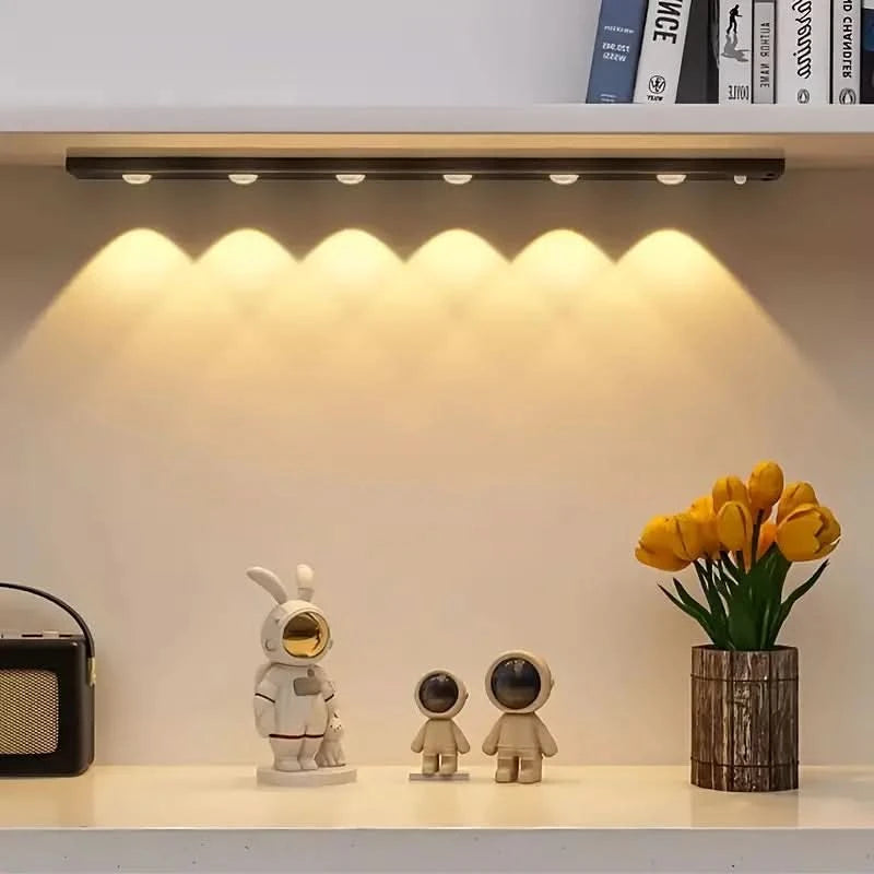 Älykäs liiketunnistimella varustettu LED-tarralamppu 